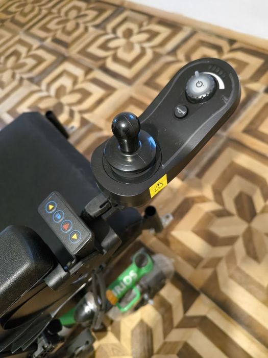 Крісло колісне з електроприводом Turios