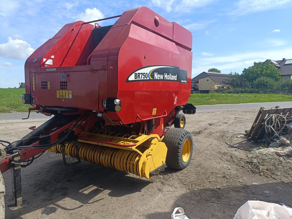 Prasa new Holland br 750