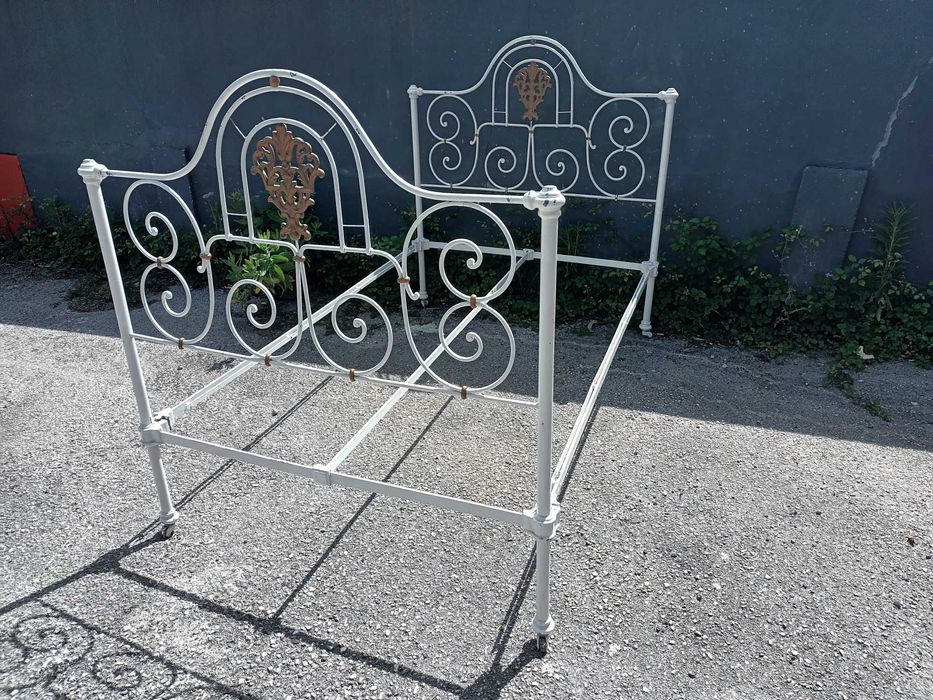 Camas antigas em bom estado