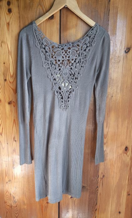 Nowa sukienka 36 S / 38 M midi jasnoszara dekolt V koronka