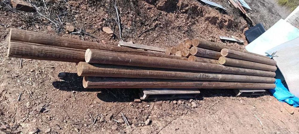 Postes de madeira de pinho tratados – Wooden treated pine posts