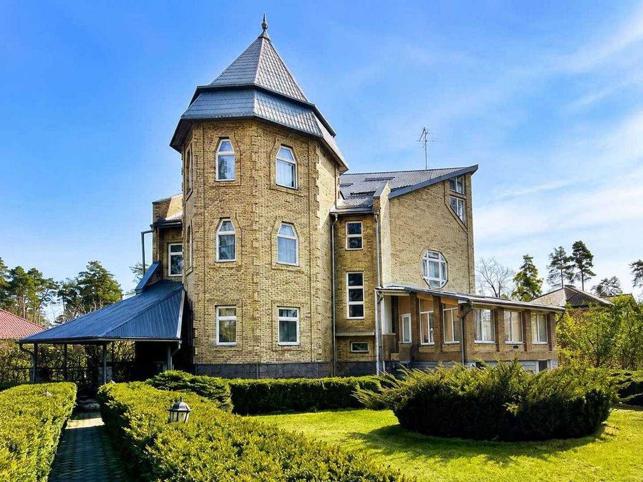 Продаж 4-х поверхового будинку  13 кімнат місто Буча 800 м2 30 соток вулиця Отамана Орлика