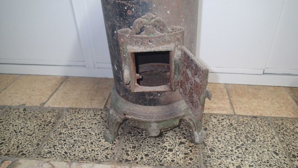 Salamandra antiga em ferro