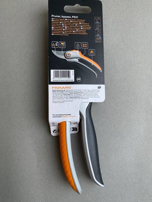 Площинний секатор суцільнометалевий Fiskars Plus ™ P531