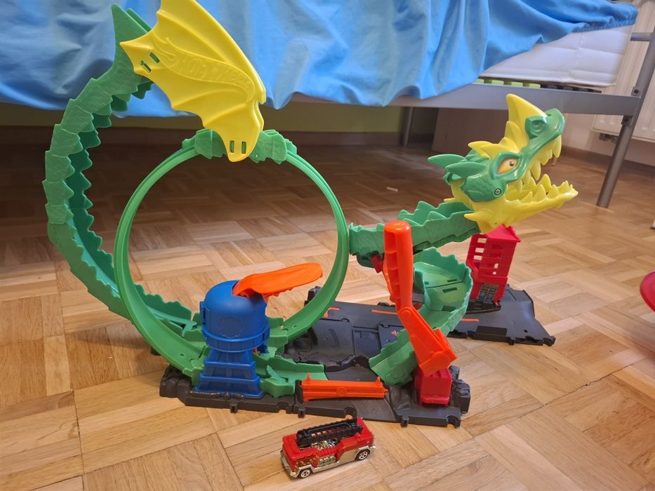 Tor Hot Wheels dragon pętla smoka