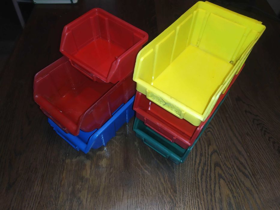 Коробки пласмасові