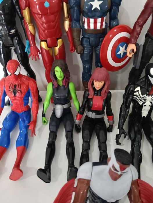 13 Figuras de Ação Marvel Titan Hero