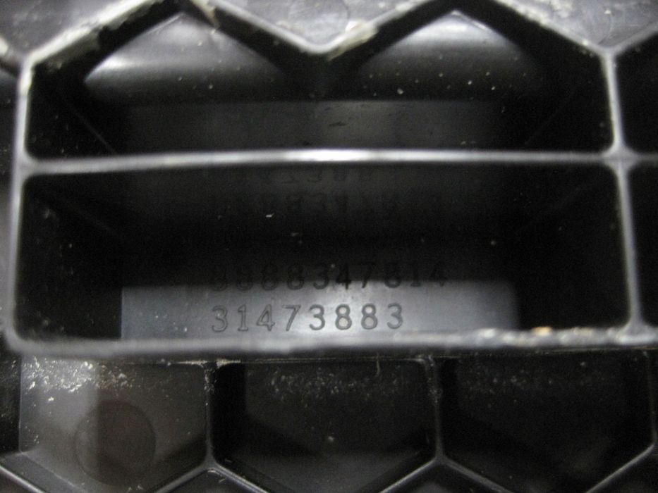 SKRZYNKA BEZPIECZNIKÓW VOLVO XC40 31473883