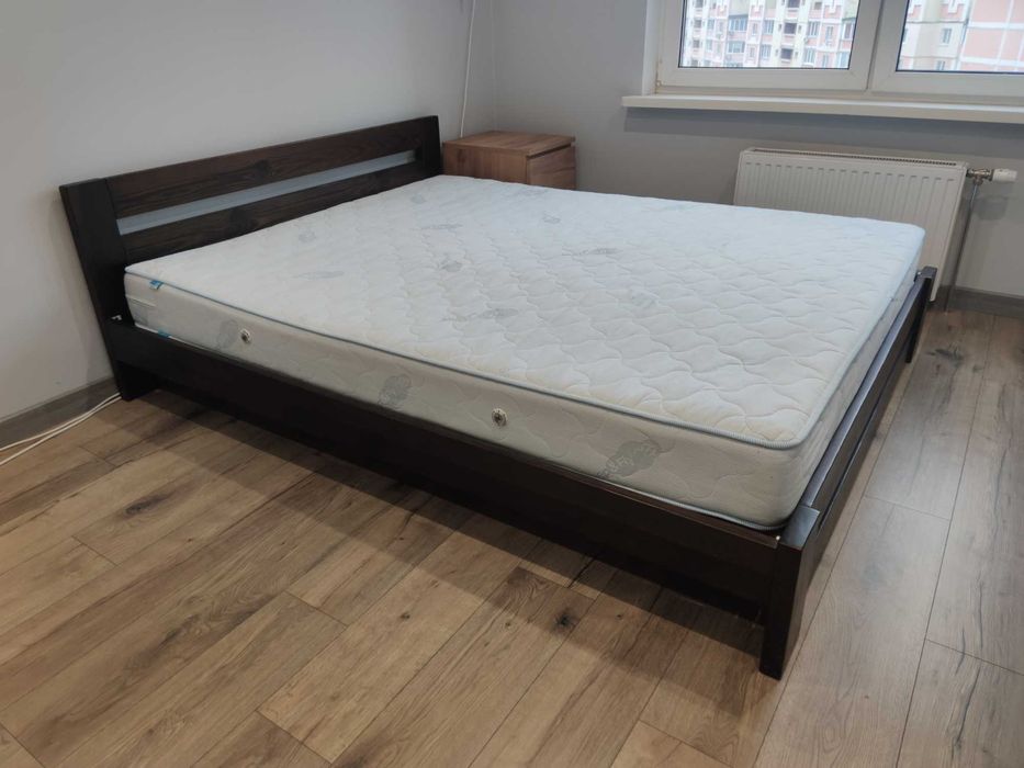 Двоспальне ліжко з масиву сосни 200*160 з матрацом