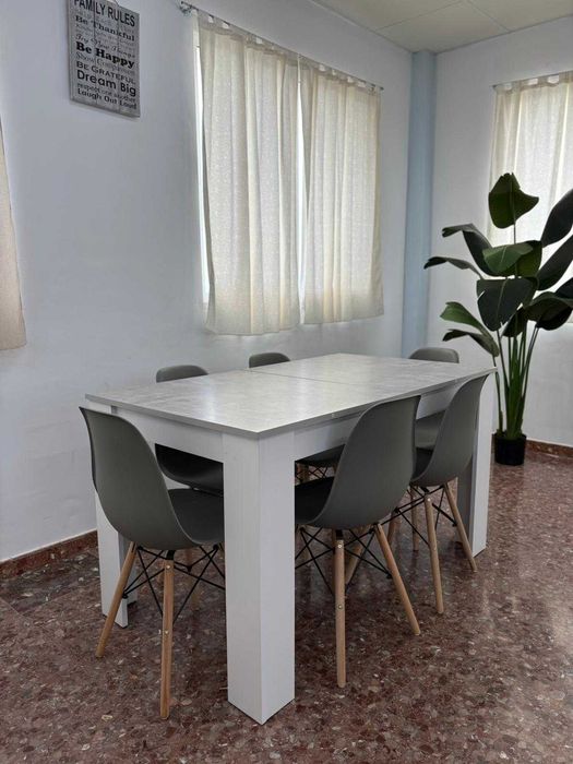 Mesa nova com cadeiras - liquidação total