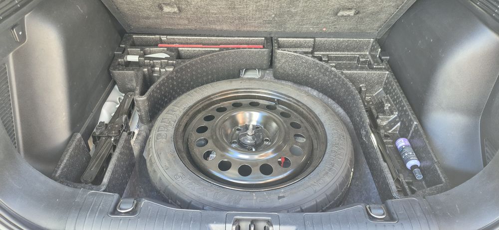 Ford escape 2.5 hybrid titanium