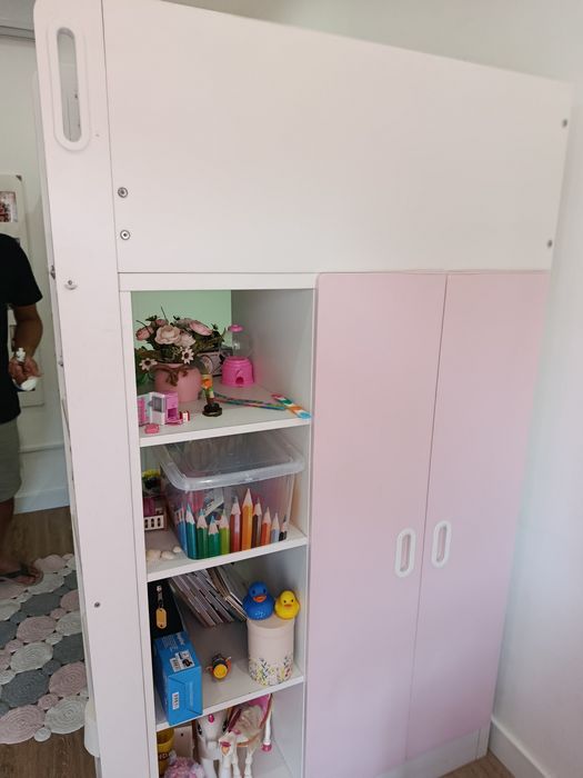 Cama com secretária