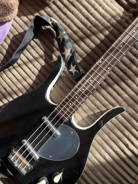 Gitara basowa Longthorn Danelectro 58 bass black czarny z paskiem