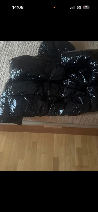 Casaco acolchoado Bershka preto com capuz