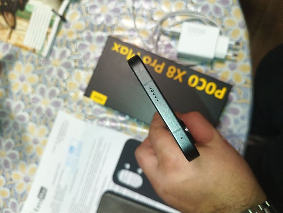 продам мобільний телефон poco x8pro max