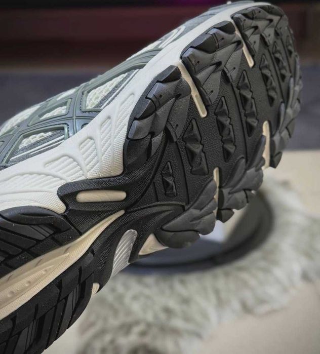 Мужские кроссовки Асикс серые замшевые сеточка Asics