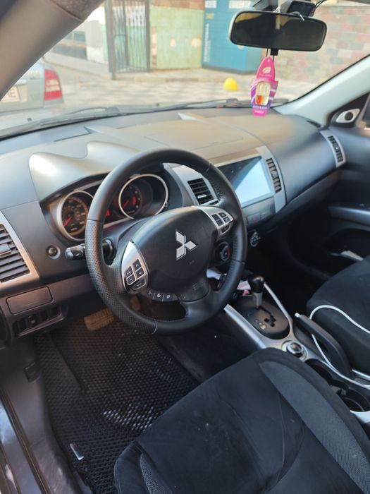 Машина технически исправна на полном боевом ходу,ходовая полностью обслужена,заменены клапанные крышки заменины,свечи, масла ,фильтра,поменяны задние и передние стойки и пружины