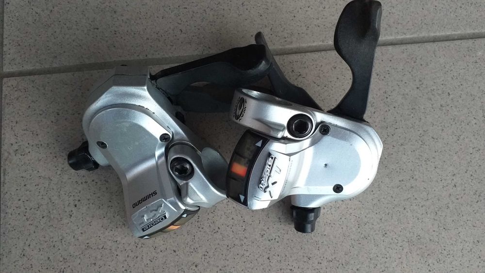 Manetki SHIMANO Deore XT SL-M760 3x9 srebrne super stan.