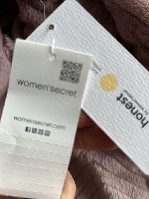 Robe e chinelos novos com etiqueta