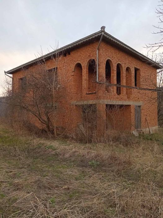 Продаж незавершеного будинку біля Дністра. Велика земельна  ділянка