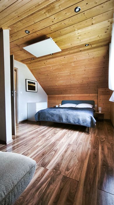 Domek w górach, nad jeziorem