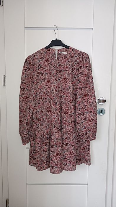 Super sukienka w kwiatki Sinsay r. S