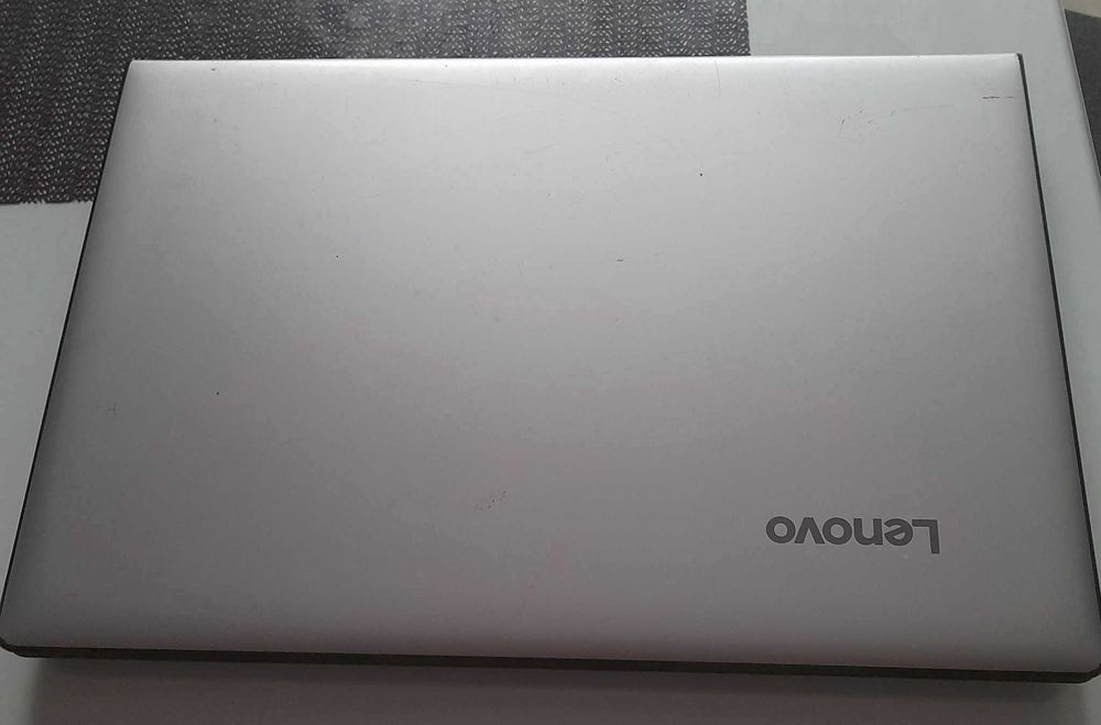 Laptop lenovo 16'' Intel Core i3 z uszkodzoną matrycą (na części)