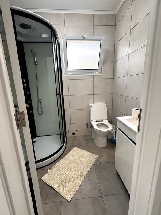Aluga-se quarto em moradia T4 totalmente renovada — Ponta Delgada