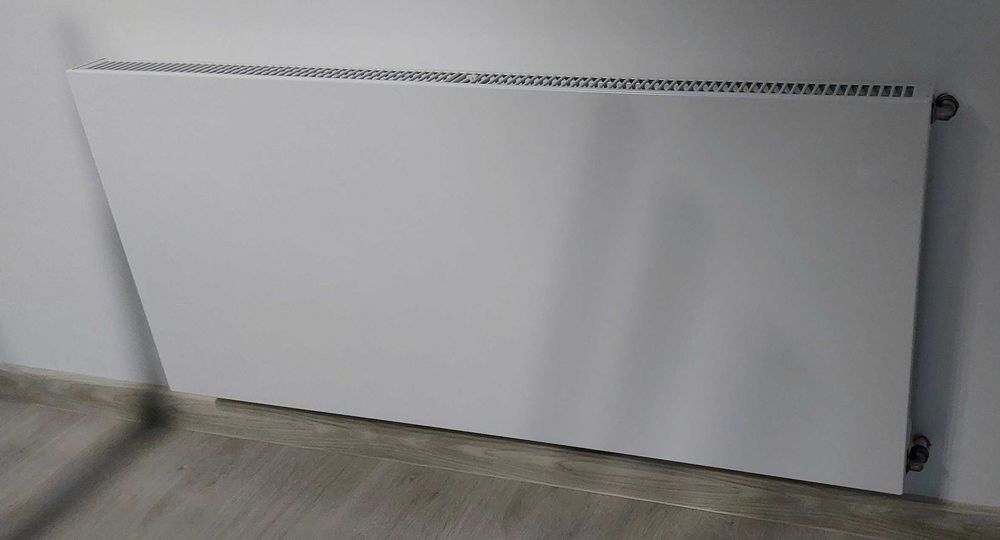 Grzejnik Purmo Plan Compact FC21s 550x1200, piękny gładki biały front.