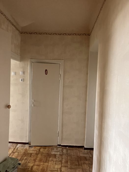 Оренда 4-кімнатної Центр міста біля МакДональдз.