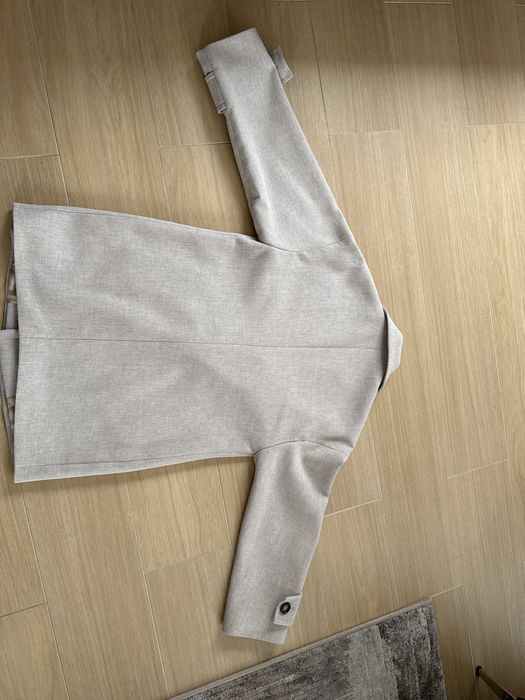 Beżowy lekki płaszcz damski 38 Lavard