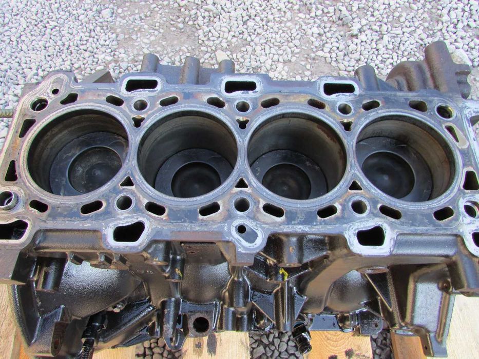 Blok dół wał korbowy silnik renault trafic vivaro II 2.0 dci M9R