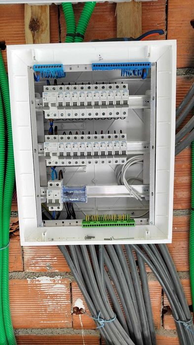 ELETRICISTA porto, reparações rapidas!