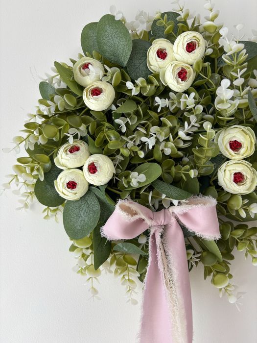 Wianek wieniec na drzwi ozdoba wiosenna kwiaty kwiatki piwonie roze