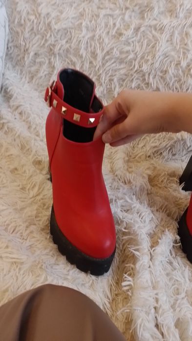 Червоні лабутени 41 розмір (маломірять)