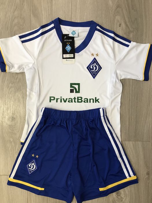 Розпродаж футбольних форм