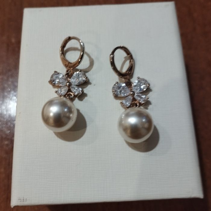 Сережки біжутерія, с жемчужинами.