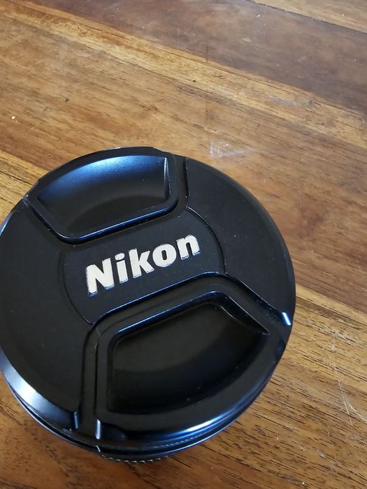 Esta é uma objetiva Nikon AF-S DX NIKKOR 18-200mm f/3.5-5.6G ED VR
