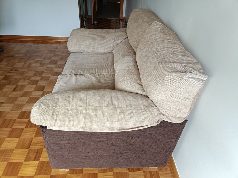Sofá de 2 lugares bege
