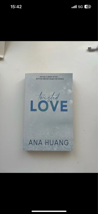 Livro Twisted Love de Ana Huang