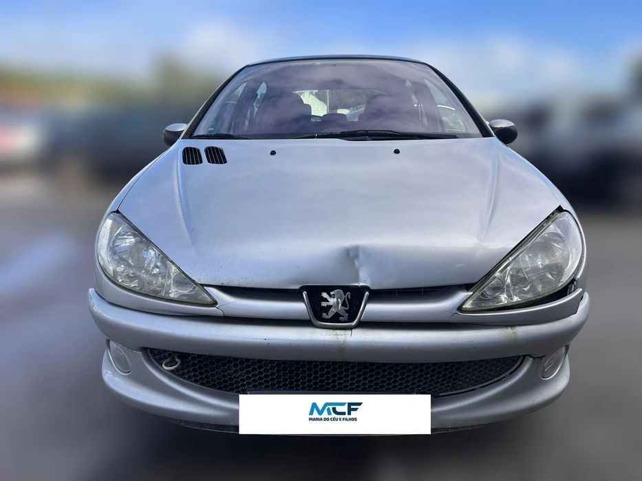 PEUGEOT 206 Hatchback (2AC) 1.4 16V Gasolina 88 cv  65 kW 2003 - 2008 KFU (ET3J4) para peças