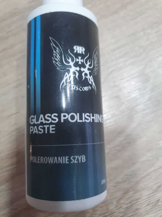 Pasta polerska do polerowania szyb w samochodzie i szkła