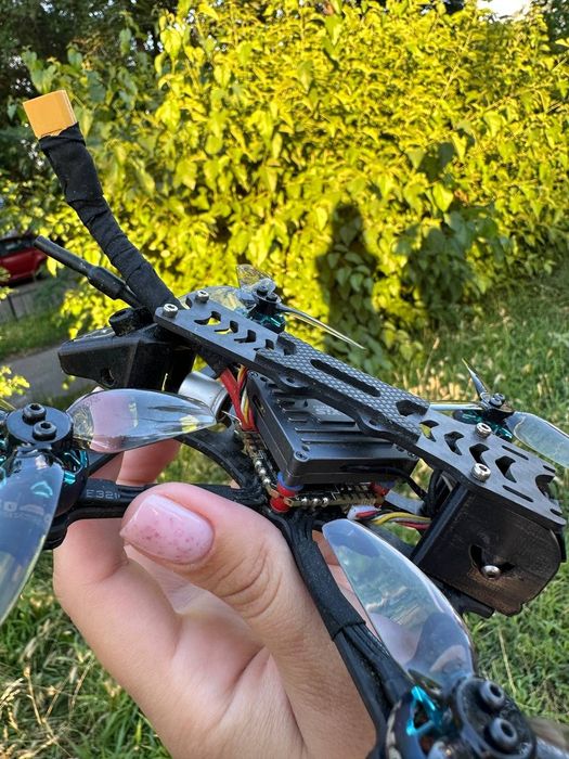 Компактний fpv дрон на цифровій системі dji 04 з GPS