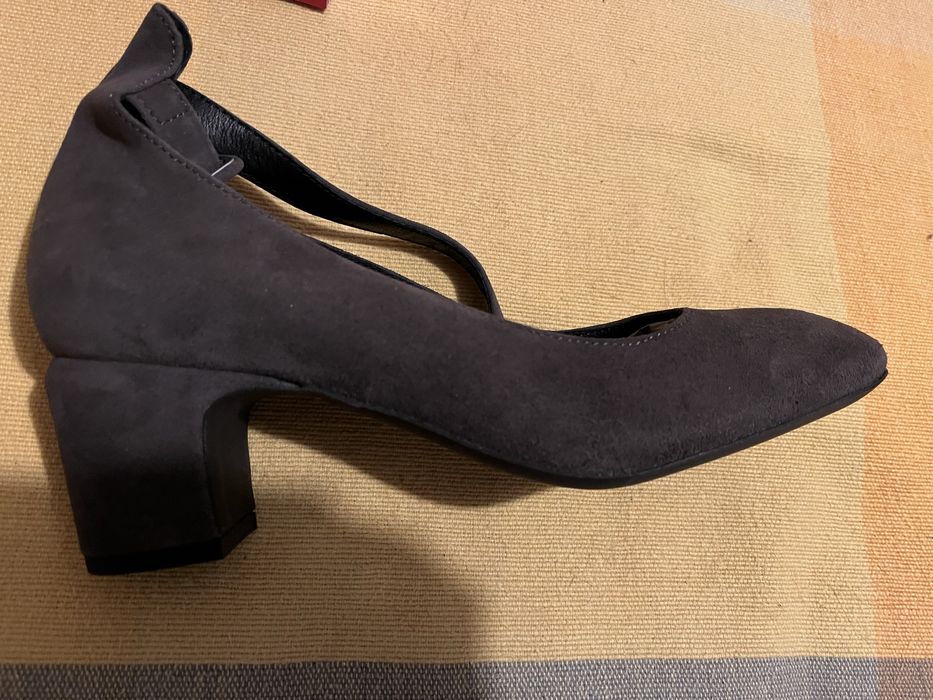 Sapatos cinza NOVOS