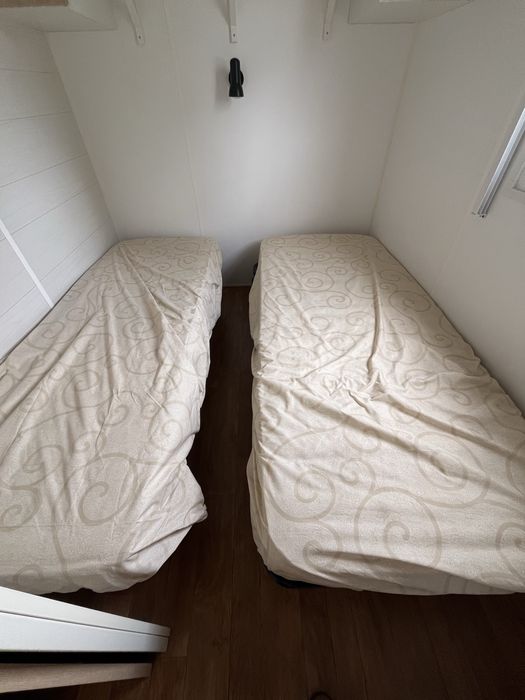 2 camas de solteiro com colchão