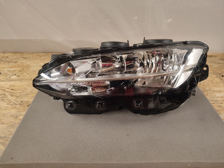 Lampa Reflektor Lewy Przód Volvo S V 90 II  16r Nowa Oryginał