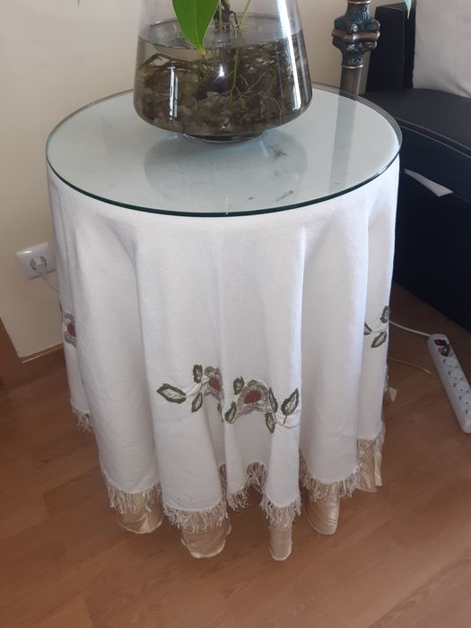 Toalha de mesa bordada + camilha