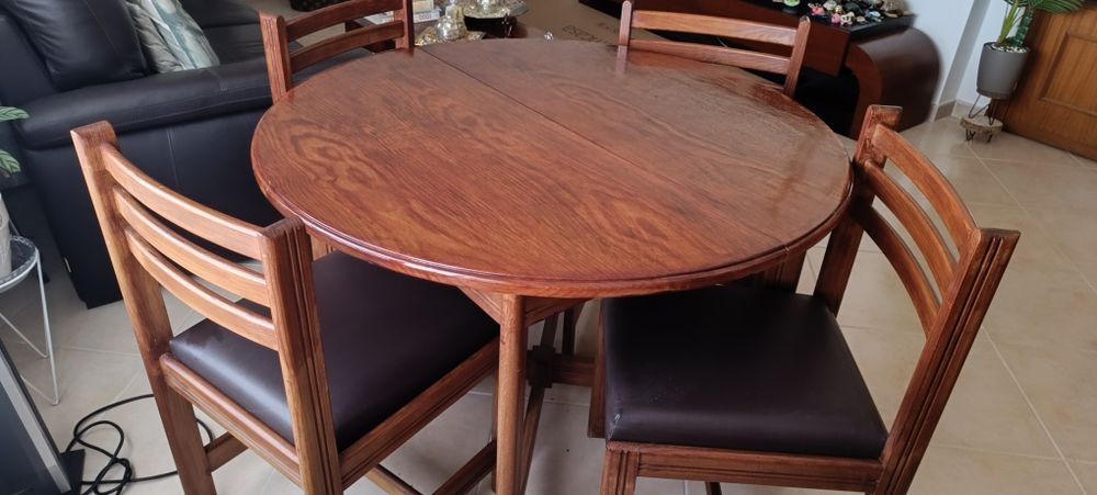 Mesa Jantar e 4 cadeiras