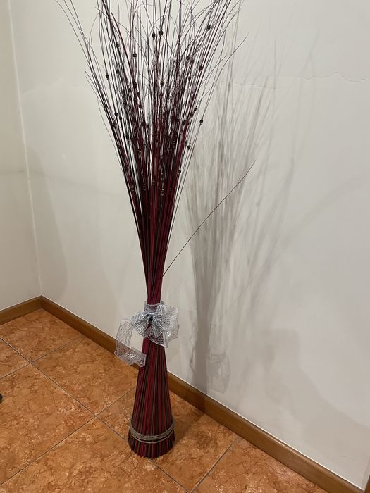 Arranjo preto e vermelho 1,40 de altura