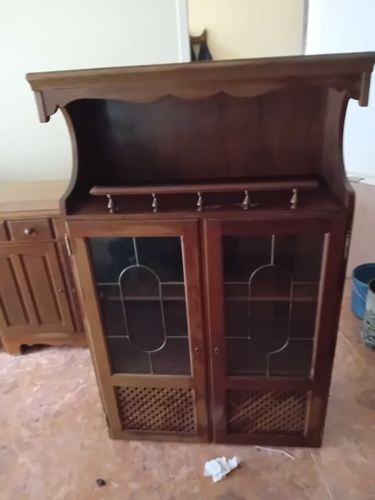 Vendo móvel louceiro cor de mel em madeira maciça e em módulos